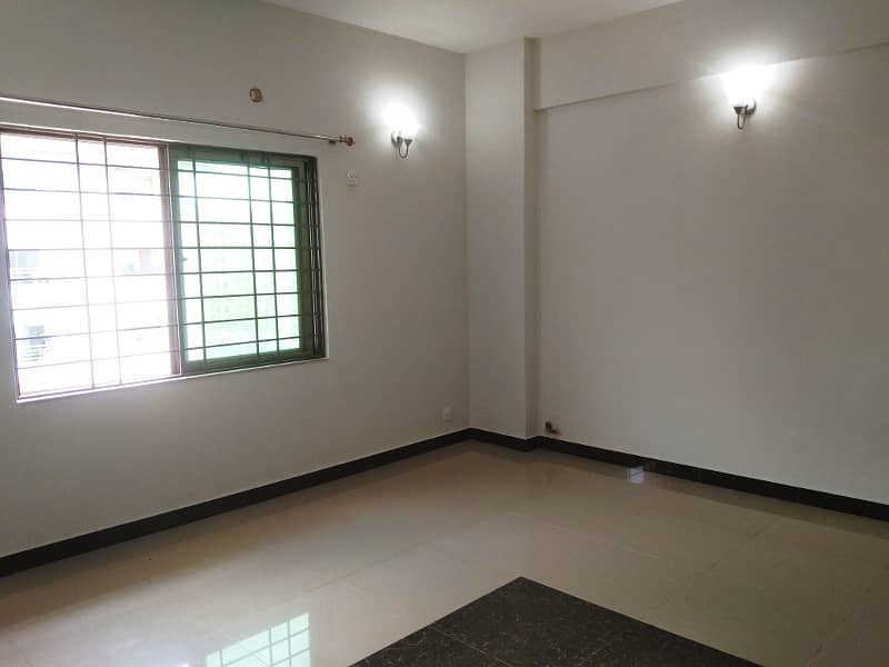 10 Marla Old Building Flat 6th Floor Available For Sale 15