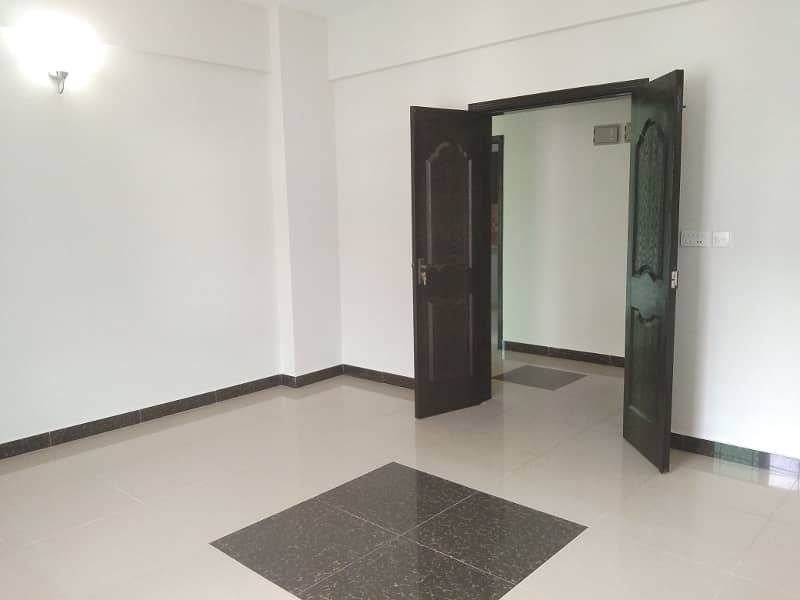 10 Marla Old Building Flat 6th Floor Available For Sale 16