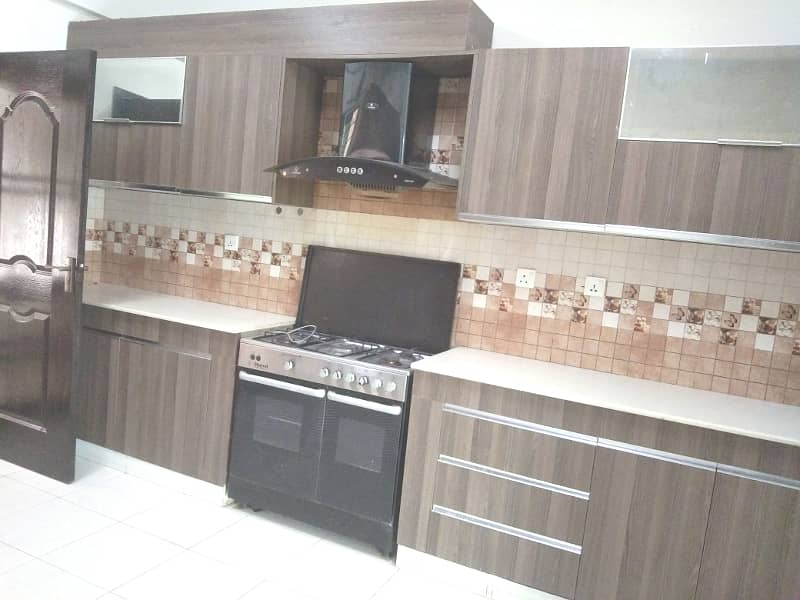 10 Marla Old Building Flat 6th Floor Available For Sale 17