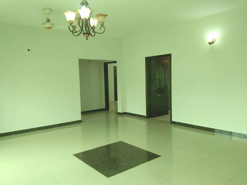 10 Marla Old Building Flat 6th Floor Available For Sale 20