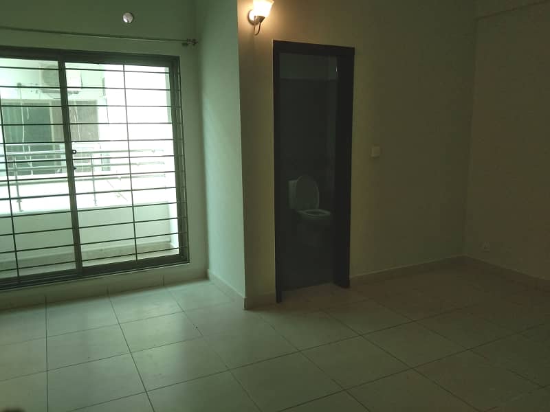 10 Marla Old Building Flat 6th Floor Available For Sale 22