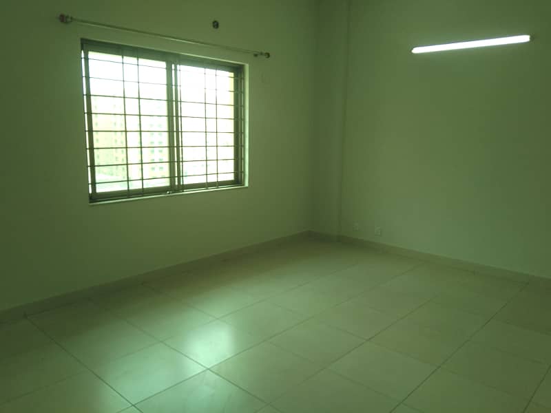 10 Marla Old Building Flat 6th Floor Available For Sale 25