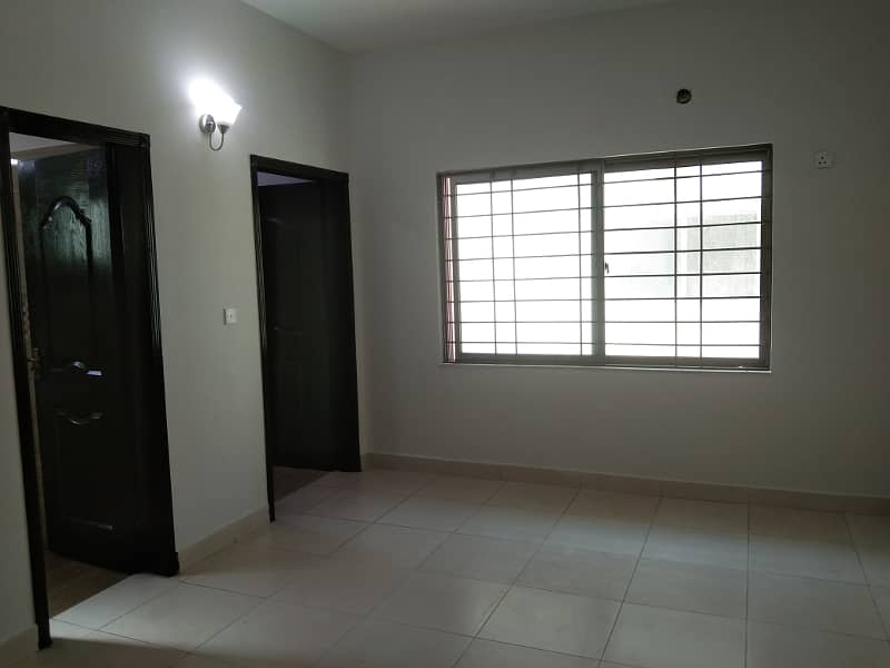 10 Marla Old Building Flat 6th Floor Available For Sale 30