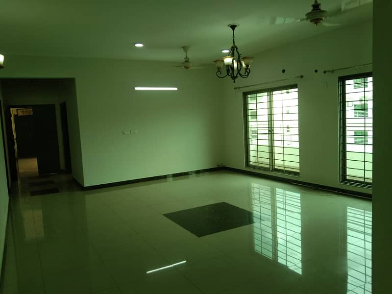 10 Marla Old Building Flat 6th Floor Available For Sale 35