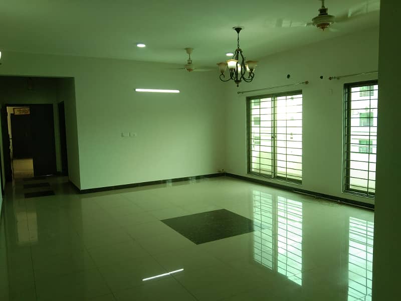 10 Marla Old Building Flat 6th Floor Available For Sale 36