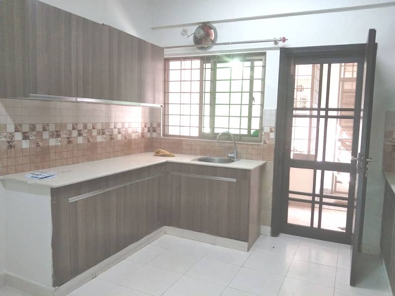 10 Marla Old Building Flat 4rth Floor Available For Sale 14