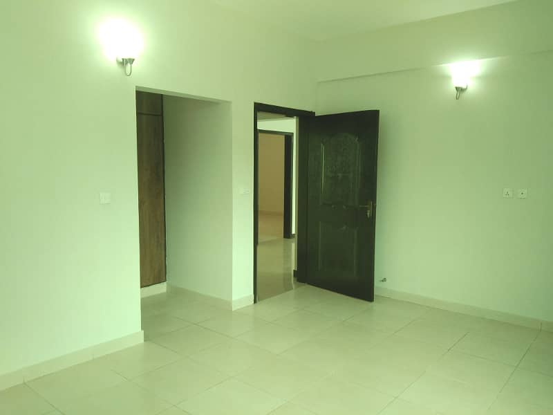 10 Marla Old Building Flat 4rth Floor Available For Sale 22