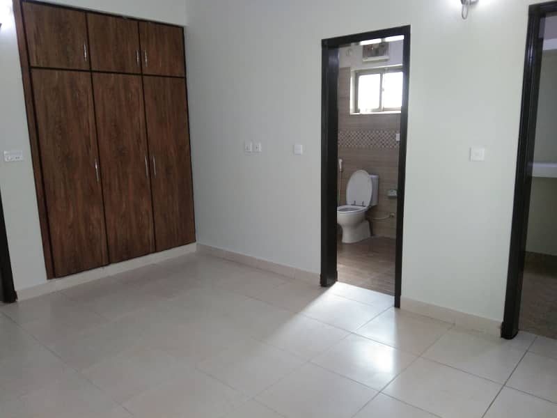 10 Marla Old Building Flat 4rth Floor Available For Sale 27