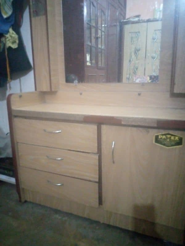 Dressing table and divoder 4