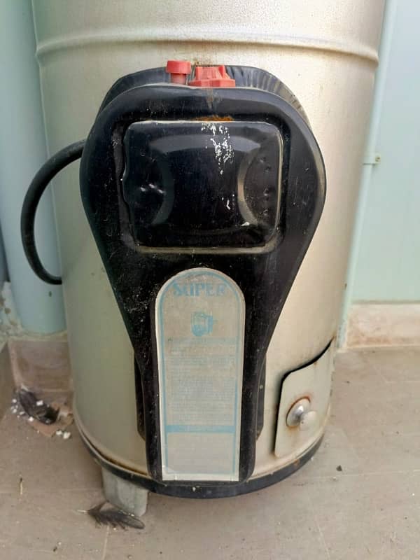 Gas Geyser With Best condition 3