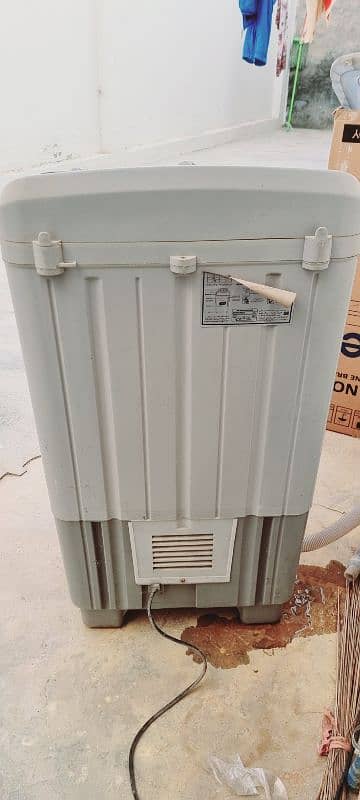 12 k. g Boss washing machine goid condition 2