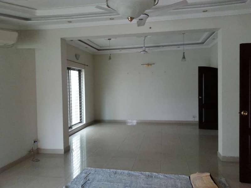 10 Marla 4 Bedrooms House Fully Tiled For Rent Sector-B Askari-10 Lahore 3