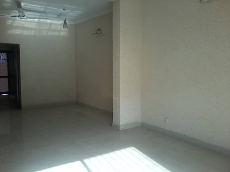 10 Marla 4 Bedrooms House Fully Tiled For Rent Sector-B Askari-10 Lahore 7