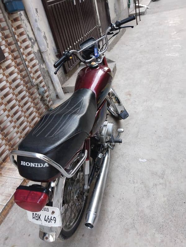 honda  cd 70 for urgent sale 3