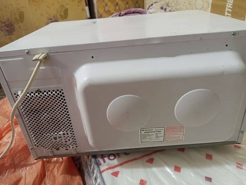 Microwave in excellent condition 2