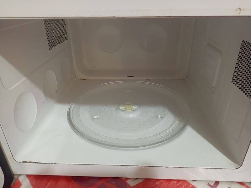 Microwave in excellent condition 4