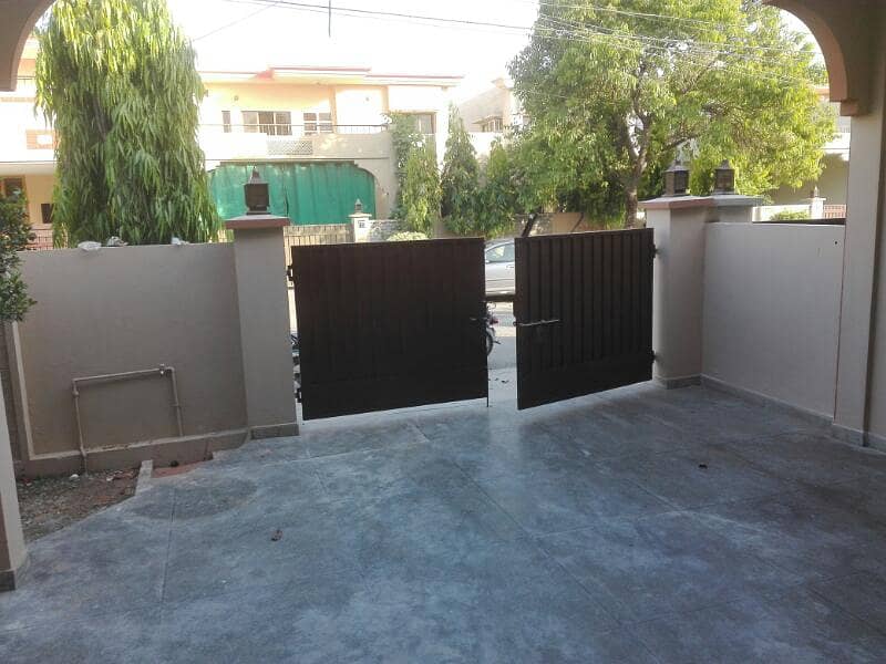 Askari-9, Lahore Cantt. 10- Marla 03 Baedroom Corner House Available For Sale 2