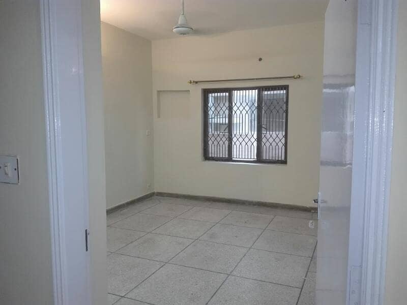 Askari-9, Lahore Cantt. 10- Marla 03 Baedroom Corner House Available For Sale 4