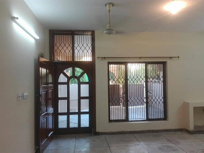 Askari-9, Lahore Cantt. 10- Marla 03 Baedroom Corner House Available For Sale 10