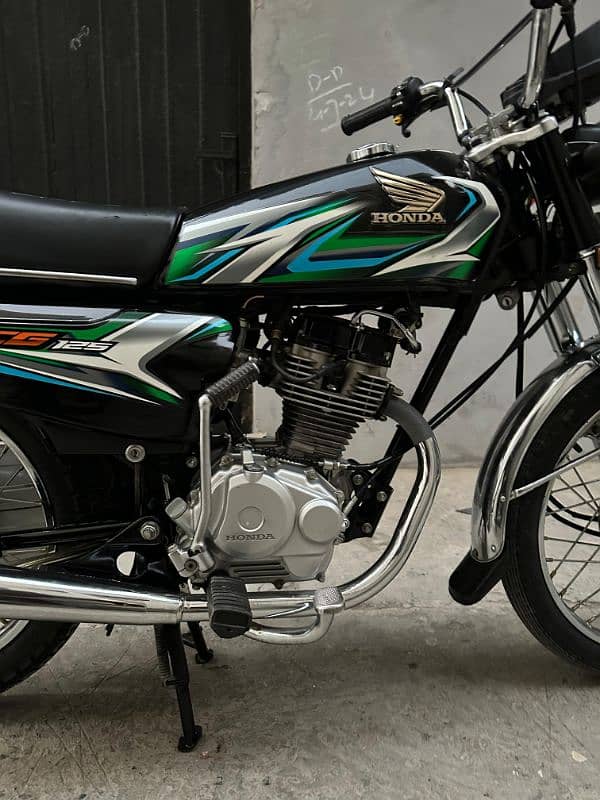 Honda 125 Black colour 23/2024 model for sake 1