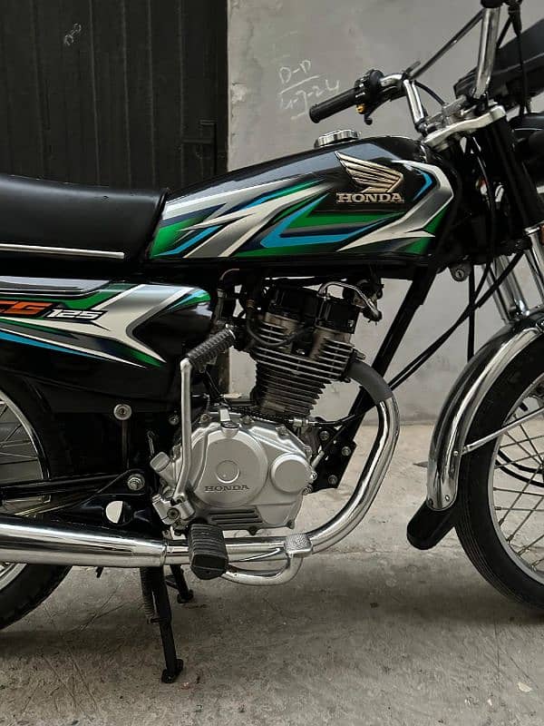 Honda 125 Black colour 23/2024 model for sake 3