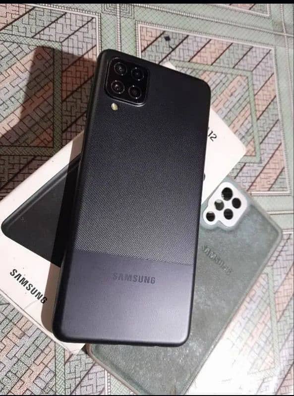 samsung A12 4/128 3