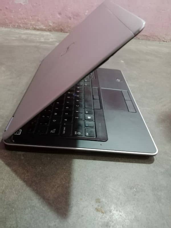 Dell Laptop Core i7 4th Generation 6