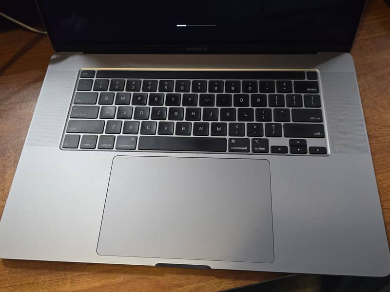 Apple MacBook Pro 2019 16" Core i7 16GB 512GB 4GB GPU 1