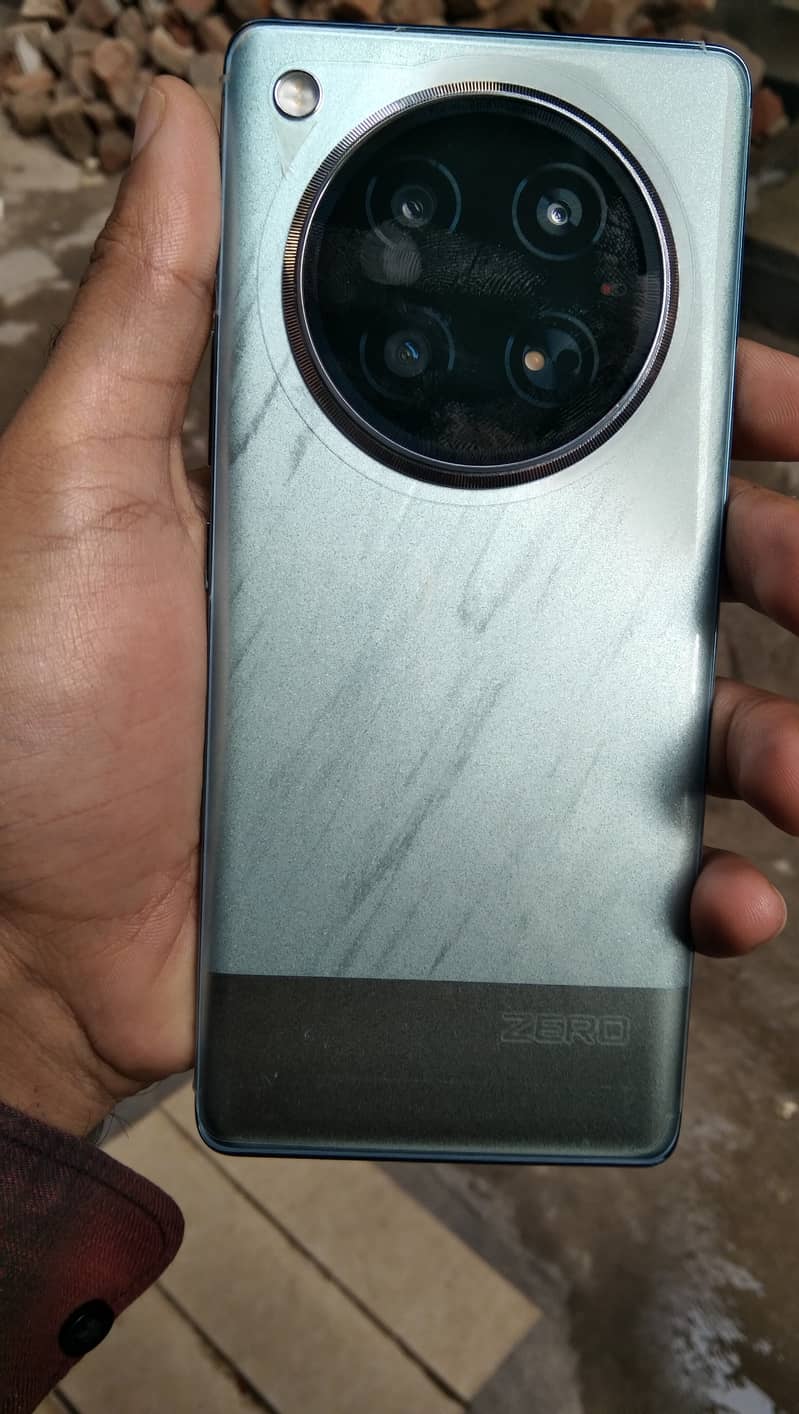 Infinix Zero 40 (just box open) 3