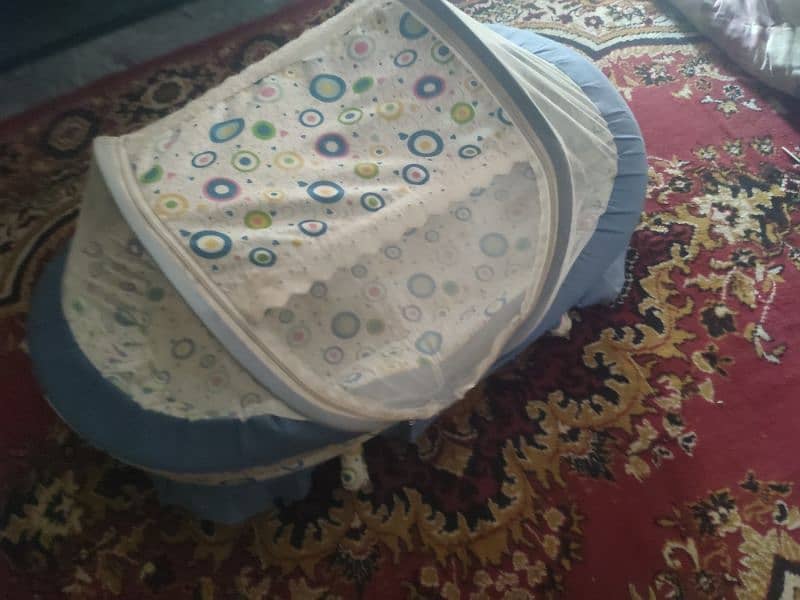 kids net bed in good condition 2