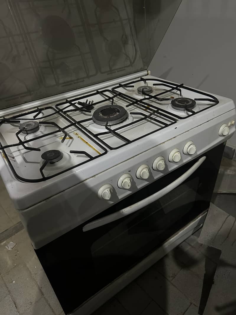 Black and white oven 3