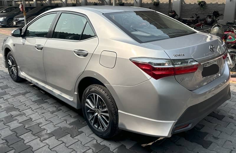 Toyota Corolla Altis Grande X 1.8 black interior 2021 3