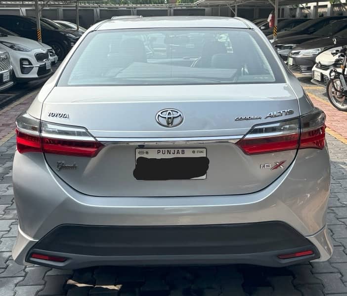 Toyota Corolla Altis Grande X 1.8 black interior 2021 4