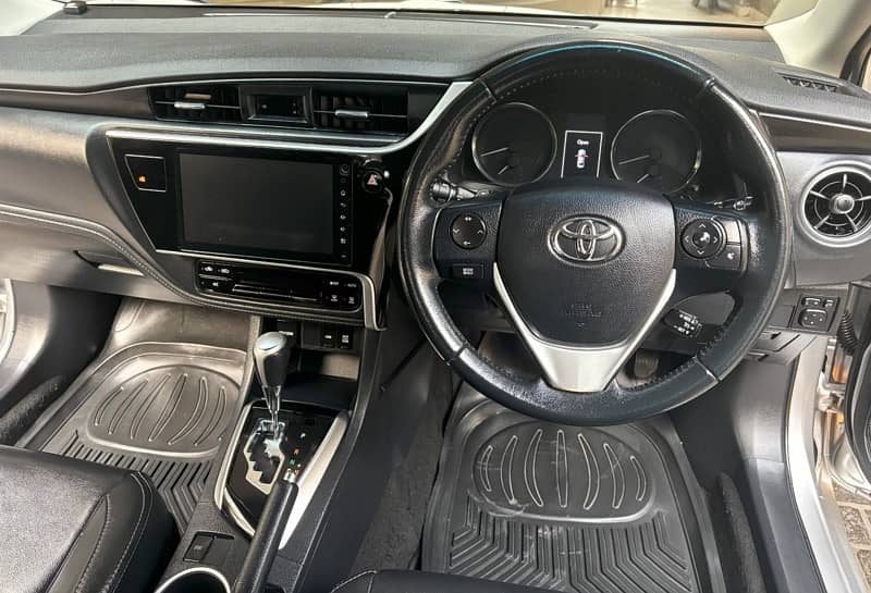 Toyota Corolla Altis Grande X 1.8 black interior 2021 7