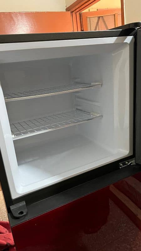 HAIER REFRIGERATOR 12