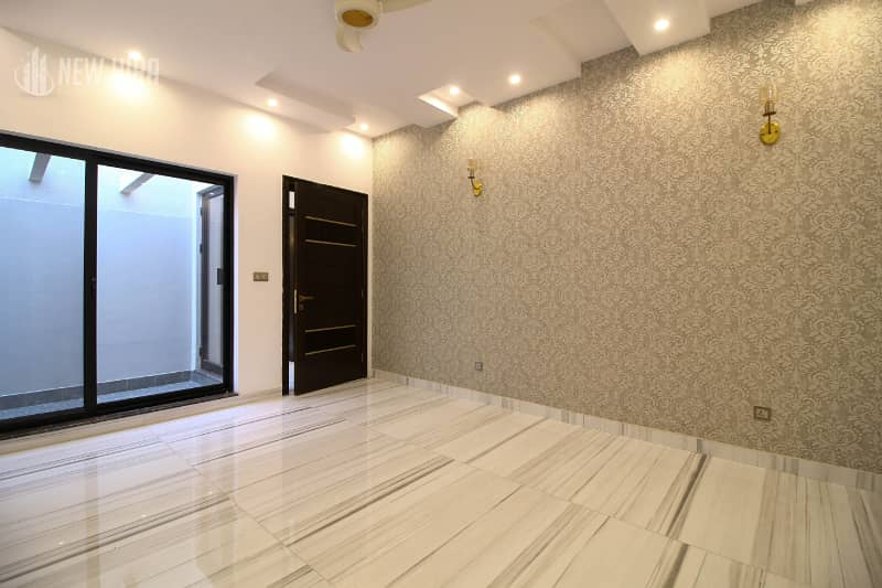 A Beautiful 10 Marla House Is Available For Rent In PHASE 6 DHA, Lahore. 26