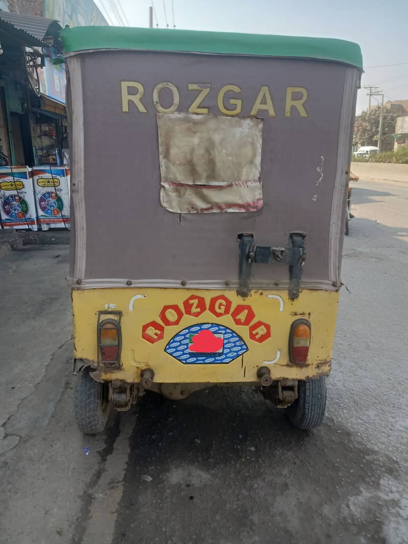 Rozgar rickshaw 2016 model ha total janmon ha engine  okay ha new b 1