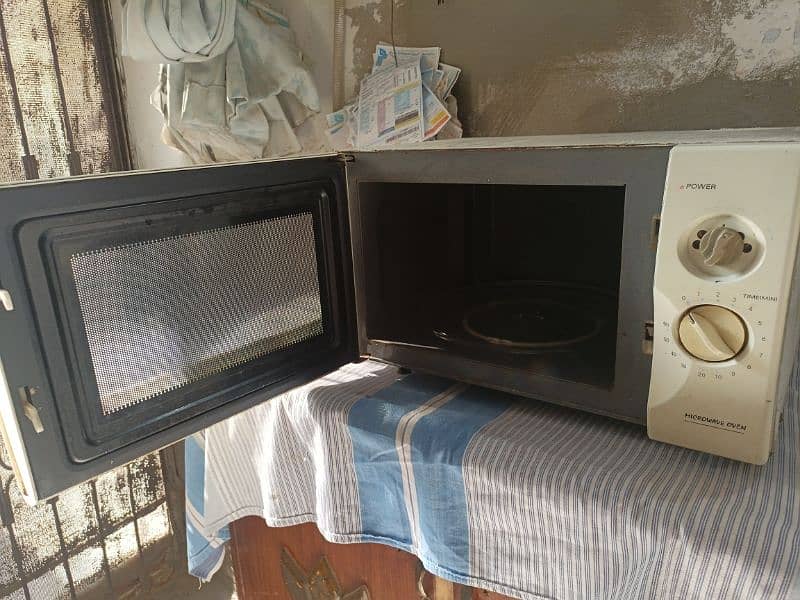 microwave oven in Good condition for sale 4