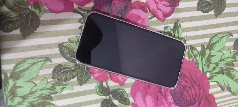 Iphone 15 pro max 256 gb non active 4 month sim time 10/10 7