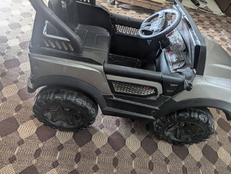 kids electric double battery Car. Slightly Used 3