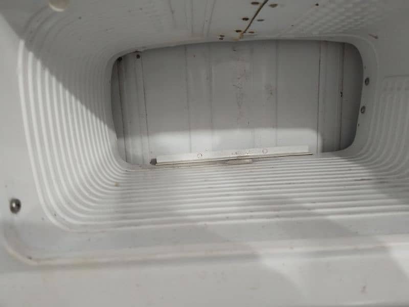 Dawlence freezer 2 door small size 3