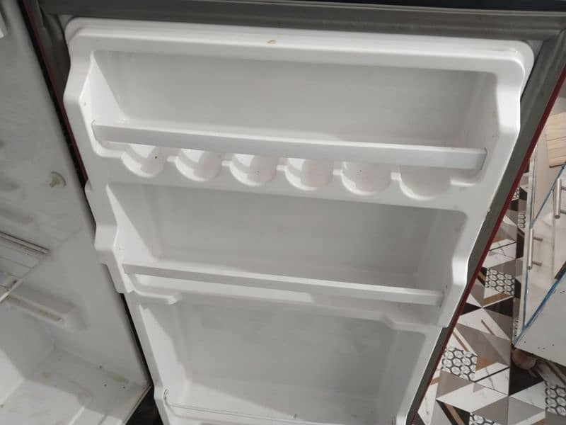 Dawlence freezer 2 door small size 8