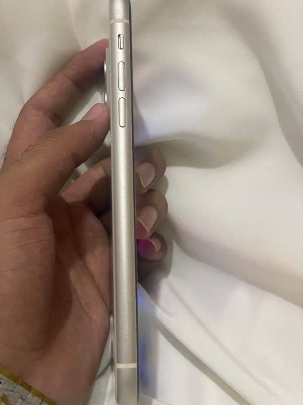 Iphone 11 128 GB Dual PTA Approved 4