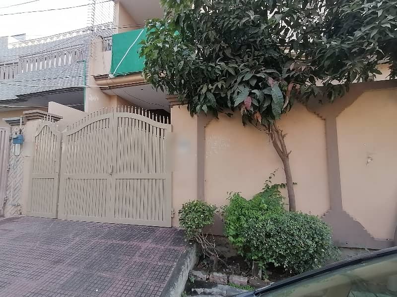 Fair-Priced 10 Marla House Available In Marghzar Officers Colony 4