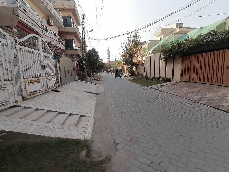 Fair-Priced 10 Marla House Available In Marghzar Officers Colony 7