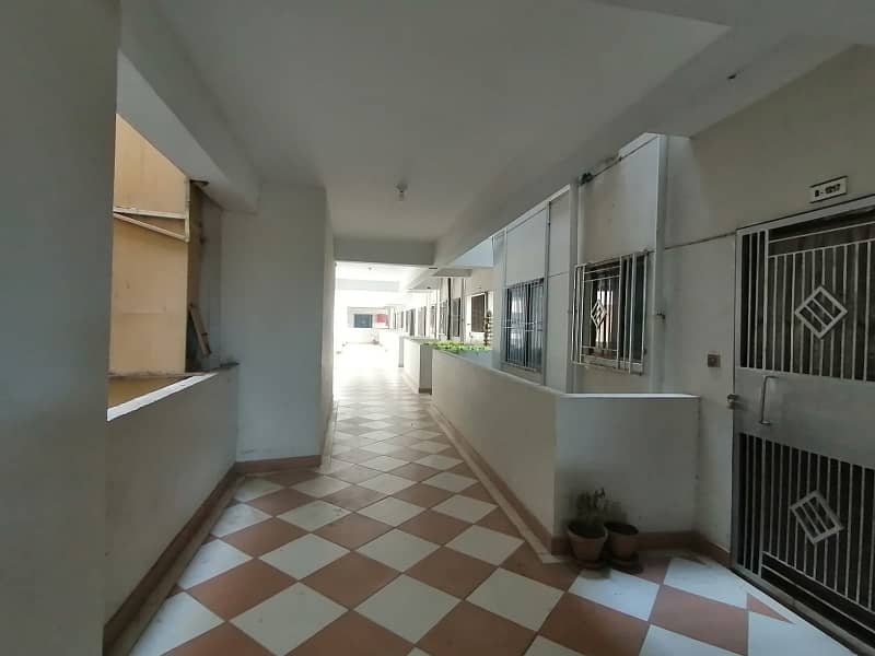 Get This Amazing Prime Location 1000 Square Feet Flat Available In Diamond Residency 14