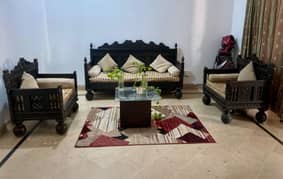 5 seater wooden dewan set in good condition.