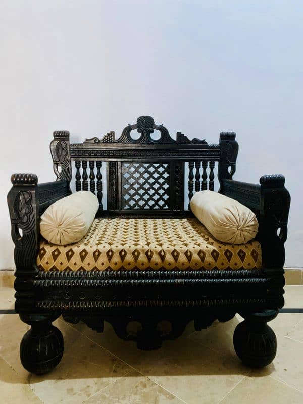 5 seater wooden dewan set in good condition. 5