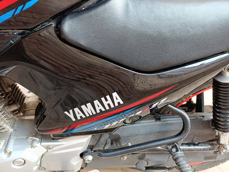 YAMAHA YBR G 125 Black 2