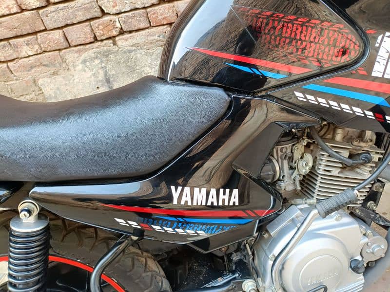 YAMAHA YBR G 125 Black 6